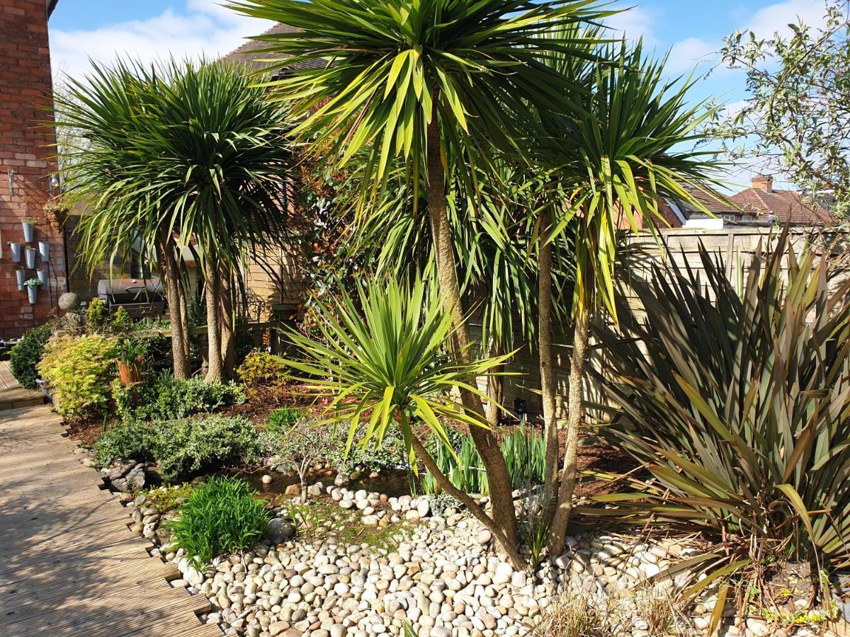 Tropical Garden Oasis Rooms Birmingham Exterior photo